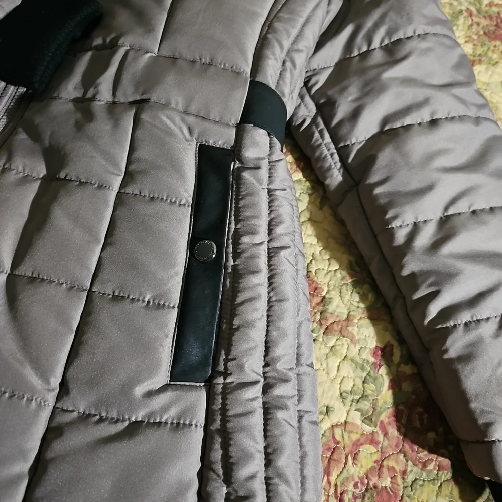 NWT Susan Graver Taupe Quilted Puffer Coat with Faux Fur Hood (Medium) - Picture 4 of 10